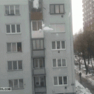 Snow falling from the roof destroy cars
